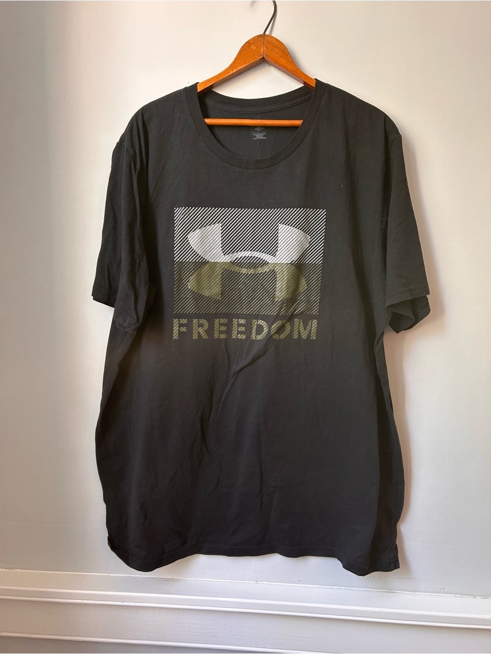 Under‎ Armour Mens 2XL Freedom Big Flag Logo Lockup T-shirt Graphic Short Sleeve
